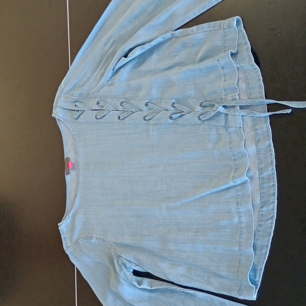 Vince Camuto denim top with long flowy sleeves size L